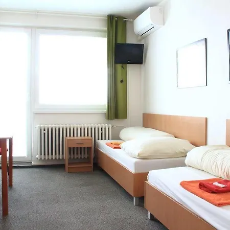 旅馆 纳尔瓦旅馆 *